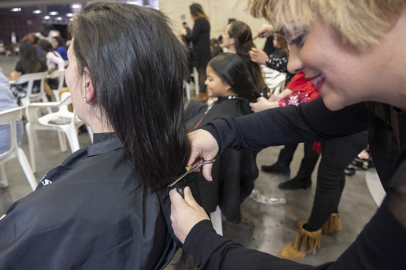 Lee más sobre el artículo Beauty Valencia aspira a concentrar a más de 1,300 personas para batir el récord Guiness de cortadores de pelo simultáneos